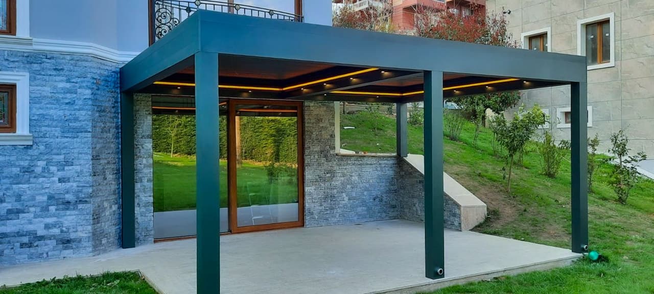 Anthracite bioclimatic pergola in a garden
