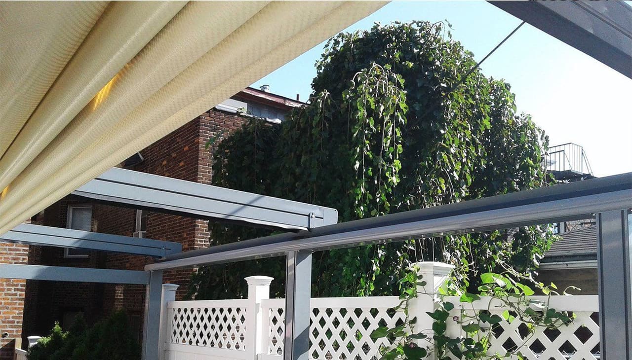 Private Manhattan terrace with a retractable roof